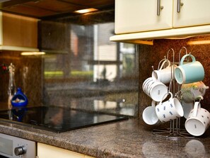 Frigorífico, microondas, lavavajillas y tostadora