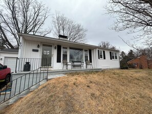 Exterior - Close to everything! Wintergreen Resort, Skyline Drive, Nelson 151 and more! (Waynesboro)