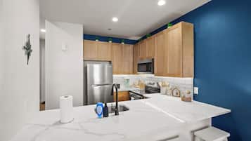 Micro-ondes, four, plaque de cuisson, lave-vaisselle