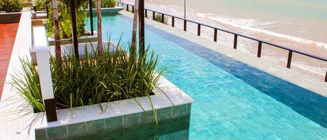 Kolam renang outdoor