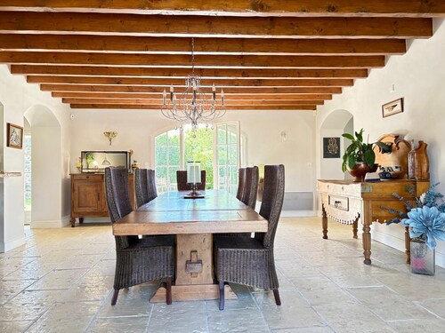 Beautiful country house close to beaches (20 minutes) and shops.