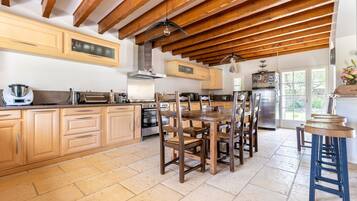 Micro-ondes, four, lave-vaisselle