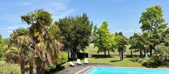 Beautiful country house close to beaches (20 minutes) and shops.