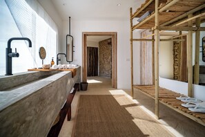 Suite, Ocean View | Bathroom | Shower, towels, soap, shampoo - Inkaterra Cabo Blanco (Talara)