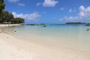 Sun-loungers, beach towels - Bliss, a breathtaking and budget friendly apartment in Blue Bay  (Blue Bay)