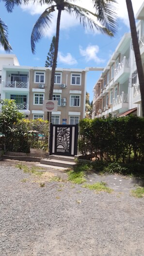 Exterior detail - Bliss, a breathtaking and budget friendly apartment in Blue Bay  (Blue Bay)
