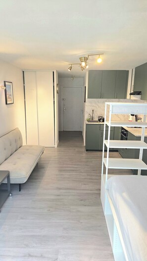 Iron/ironing board, free WiFi, bed sheets - Studio 2 minutes walk from the sea (calvi)