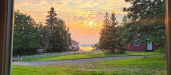 Pet-Friendly Rainy Lake View Cabin, Walk to Beach, Family-Ready