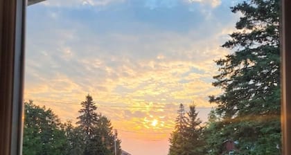 Pet-Friendly Rainy Lake View Cabin, Walk to Beach, Family-Ready