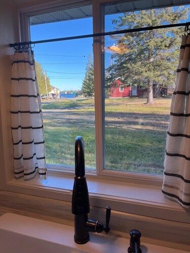 Pet-Friendly Rainy Lake View Cabin, Walk to Beach, Family-Ready