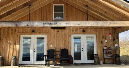 Charming Cabin - Wake up to the Epic Views, Stay for the Convenience