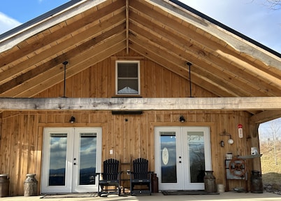 Charming Cabin - Wake up to the Epic Views, Stay for the Convenience