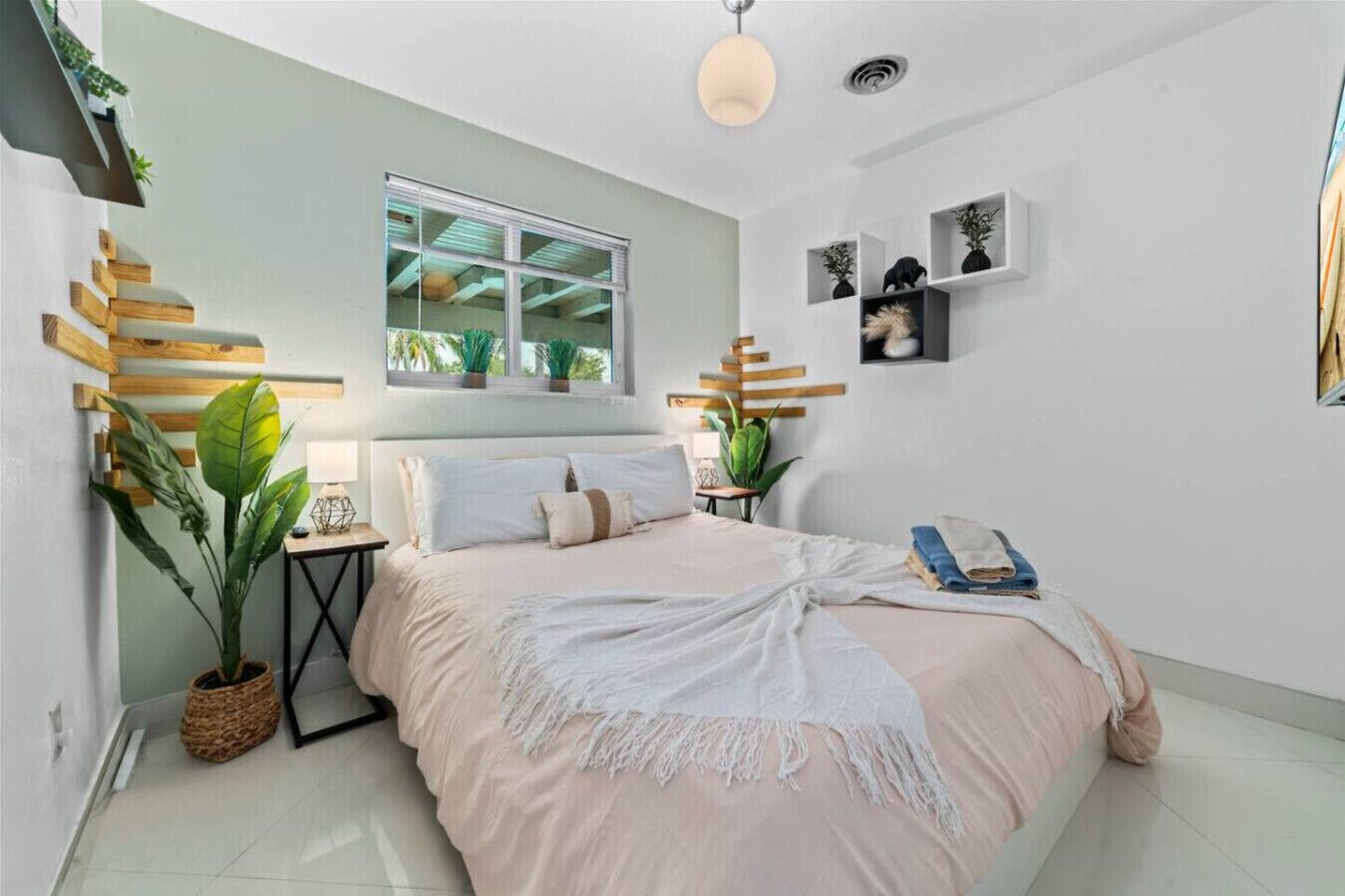 Skrivebord, strygejern/strygebræt, weekendseng, Wi-Fi