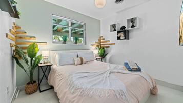 Skrivebord, strygejern/strygebræt, weekendseng, Wi-Fi