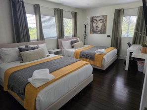 5 bedrooms, desk, iron/ironing board, travel cot - Lush Retreat: Pool, Gazebo, Outdoor Kitchen (Miami)