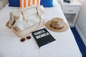 Laptop workspace, iron/ironing board, free WiFi - The Sovereign (Santa Monica)