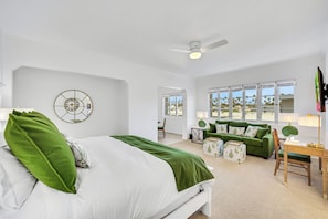 Deluxe Studio Suite, Kitchen, City View | Laptop workspace, iron/ironing board, free WiFi - The Sovereign (Santa Monica)