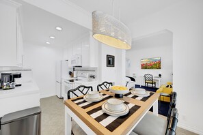 デラックス スタジオスイート シティビュー | レストラン