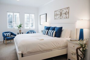 Laptop workspace, iron/ironing board, free WiFi - The Sovereign (Santa Monica)