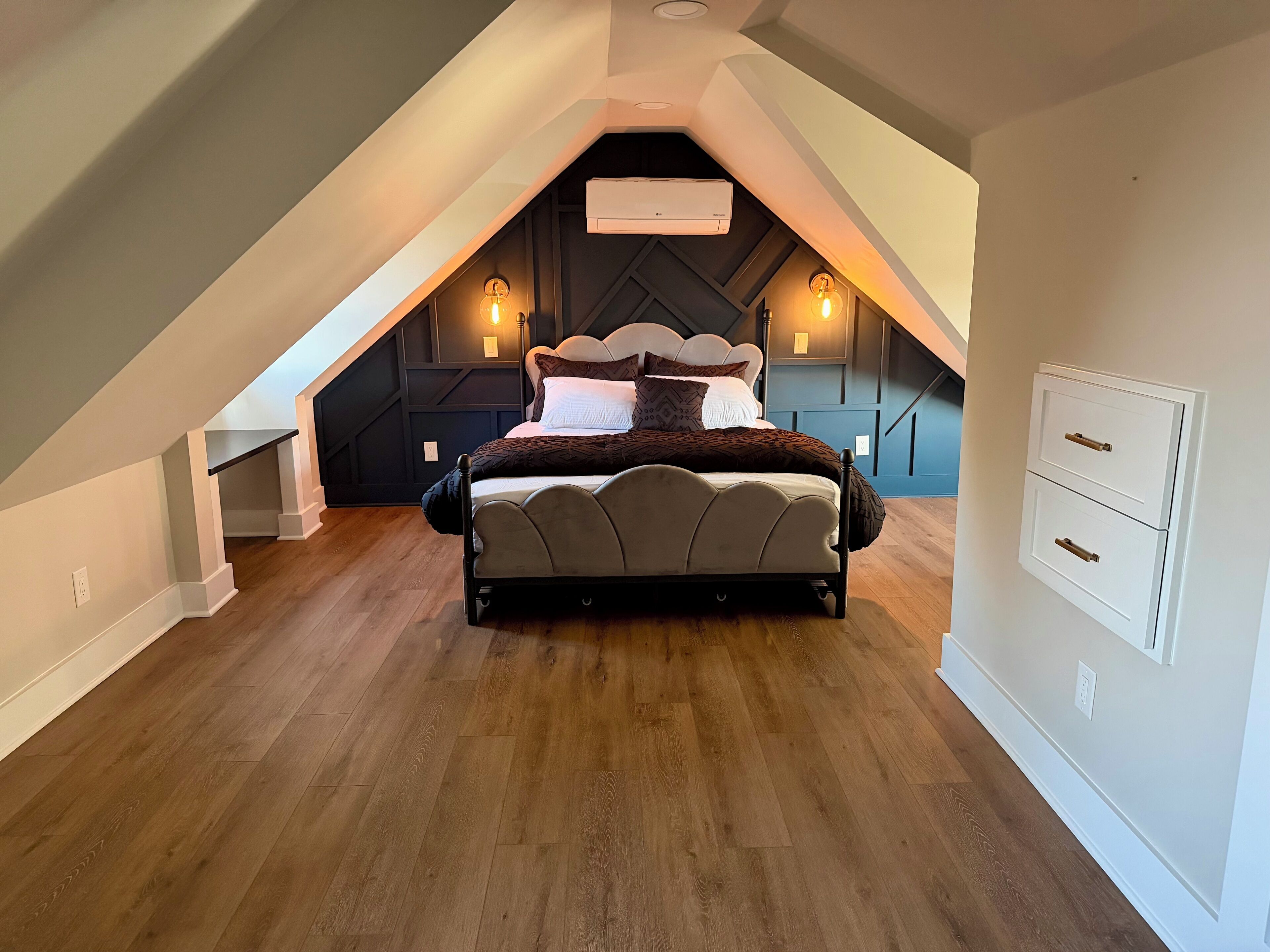 4 habitaciones, tabla de planchar con plancha, wifi y ropa de cama 