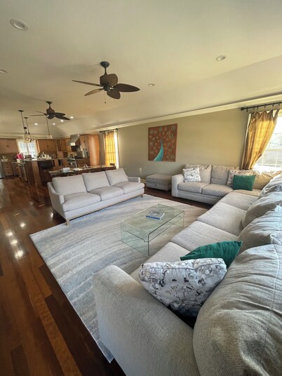 Spacious Home w/In-Law Ste. Walk To Rutgers & MCMC