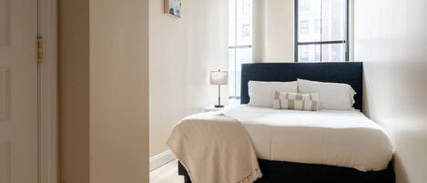 4 habitaciones, escritorio, tabla de planchar con plancha y wifi