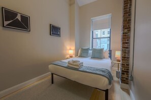Room - Stylish Exposed Brick 3BR! (Boston)
