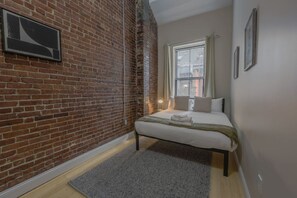 Room - Stylish Exposed Brick 3BR! (Boston)