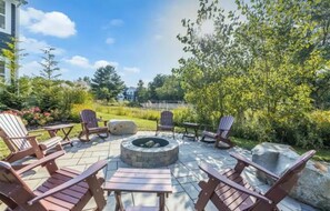 Property grounds - Cherry Blossom House FREE Golf Cart for entire Stay in Summer Months! (South Haven)