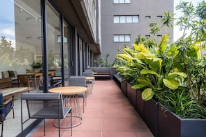 Outdoor dining - Pop Grafite (São Paulo)