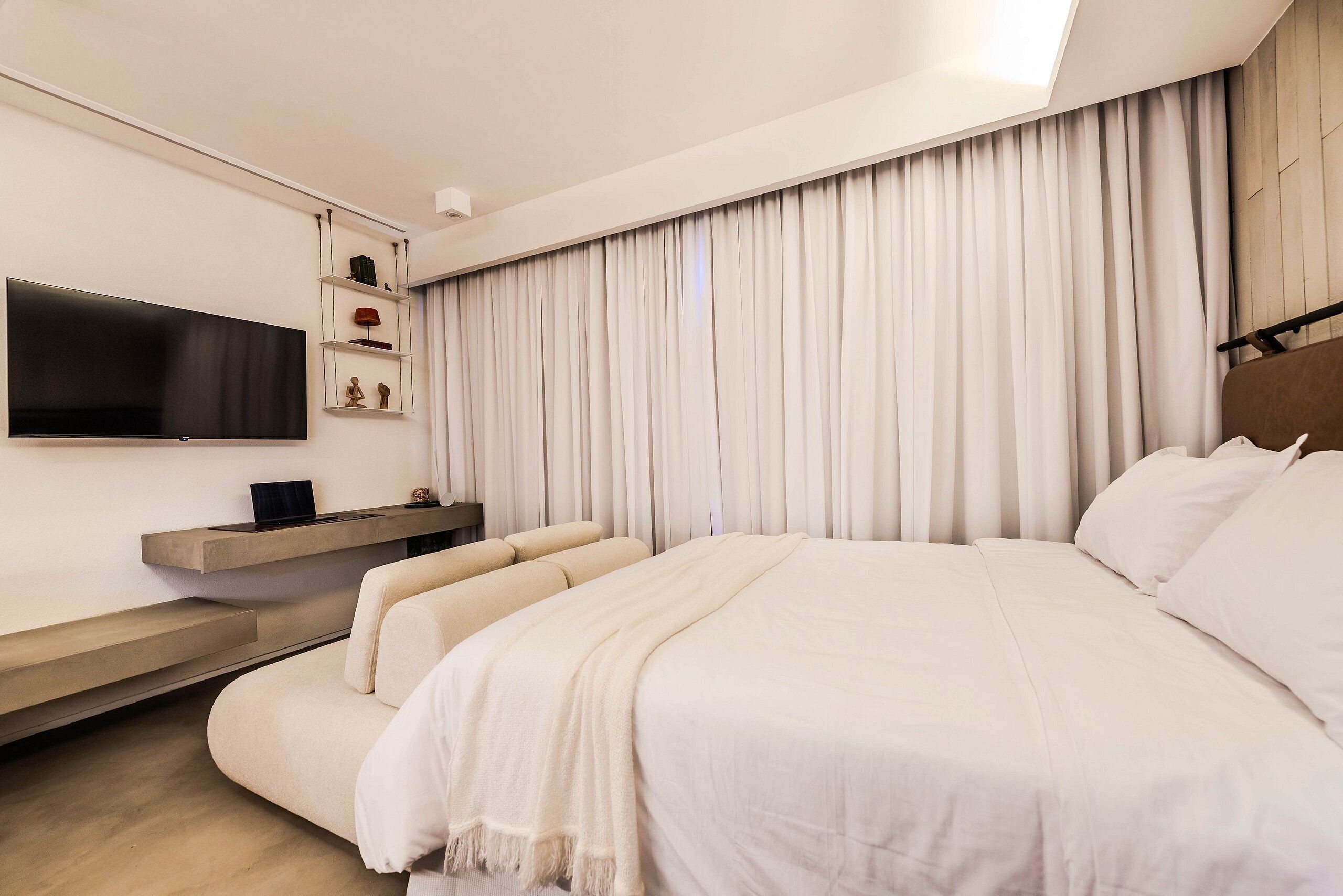 Apartment | Blackout drapes, iron/ironing board, free WiFi