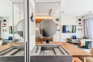 Apartment | Blackout curtains, iron/ironing board, free WiFi - Pop Grafite (São Paulo)