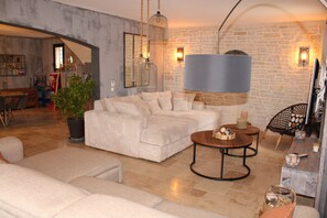 TV - Large villa with swimming pool facing the Ventoux (Mollans-sur-Ouvèze)