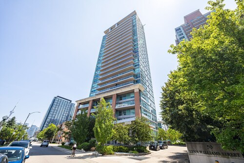 Bright 2BR Unit w/ Free Parking and Gym