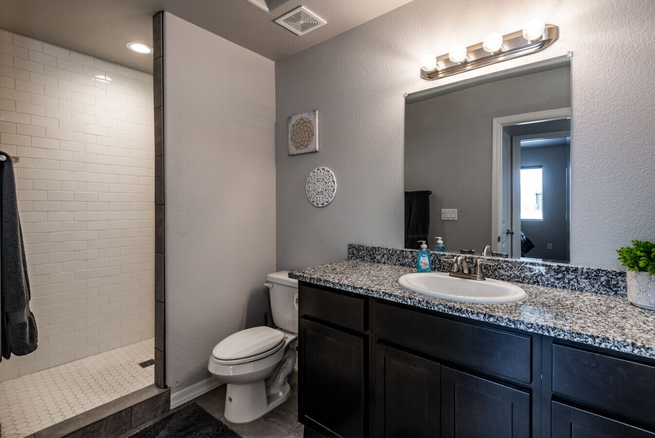 Secador de pelo y toallas