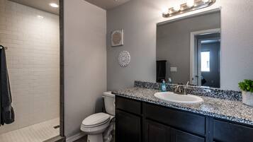 Secador de pelo y toallas