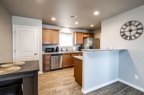 Chic duplex retreat in Central Kingman!