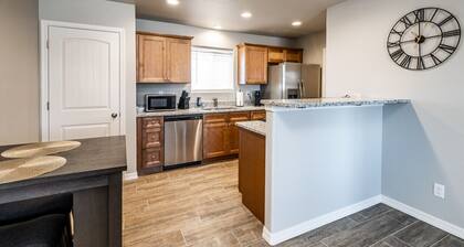 Chic duplex retreat in Central Kingman!