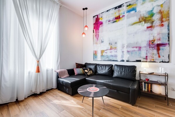 Superior Apartment, 1 Bedroom, Kitchenette | Living area | 42-inch flat-screen TV with cable channels, Netflix, streaming services - Roma in Relax (Rome)