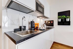 Superior Apartment, 1 Bedroom, Kitchenette | Private kitchen | Fridge, microwave, stovetop, espresso maker - Roma in Relax (Rome)