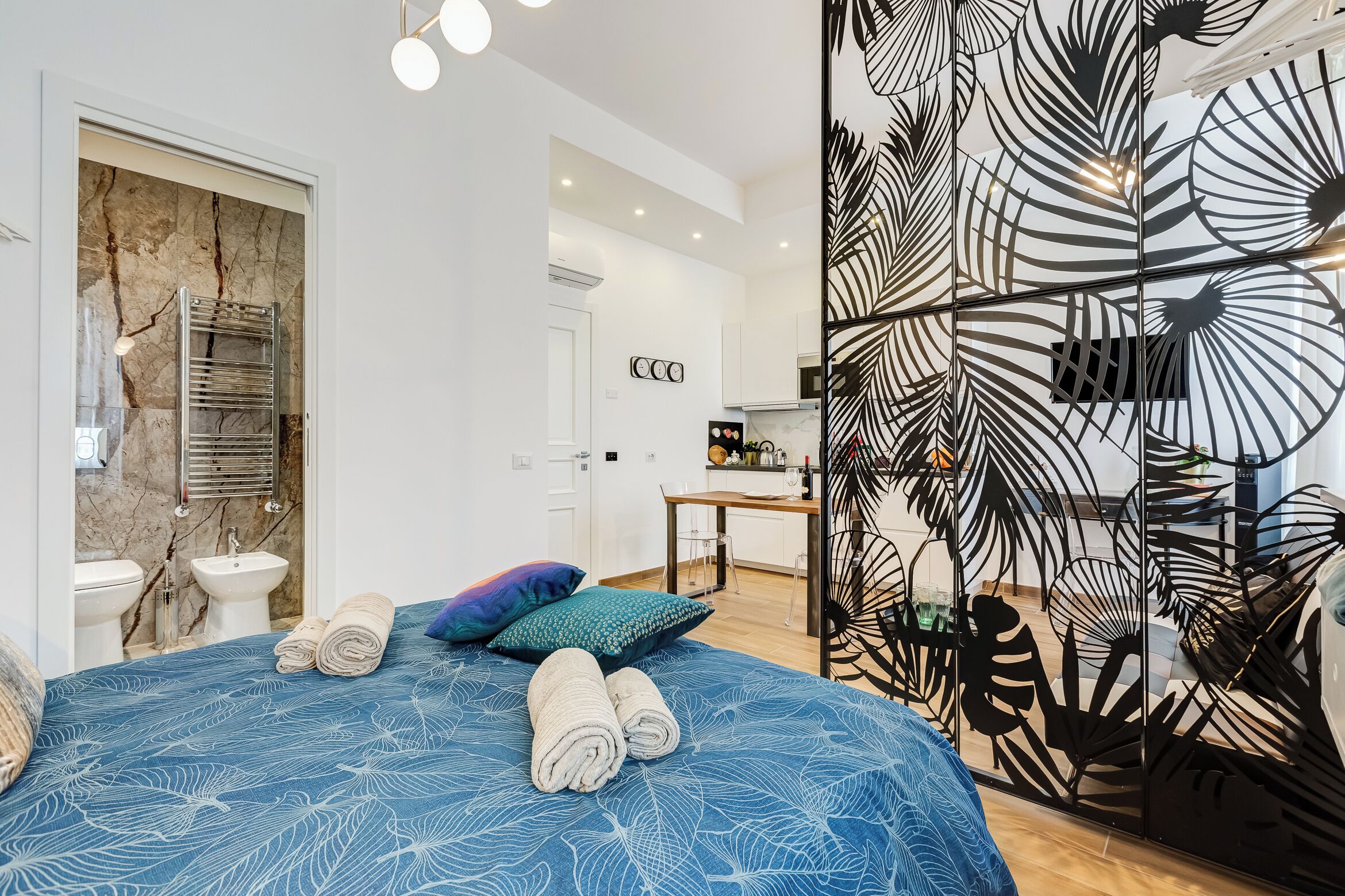 Deluxe Apartment, 1 Queen Bed, Kitchenette, Courtyard View | Premium bedding, down duvets, memory-foam beds, laptop workspace