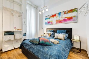 Deluxe apartman, 1 queen (nagyméretű) franciaágy, konyharész, kilátással az udvarra | Prémium ágynemű, pehelypaplan és memóriahabos ágy