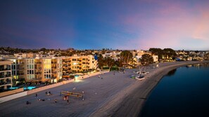 On the beach - BOARDWALK BLISS! Brand new this Summer-POOL (San Diego)