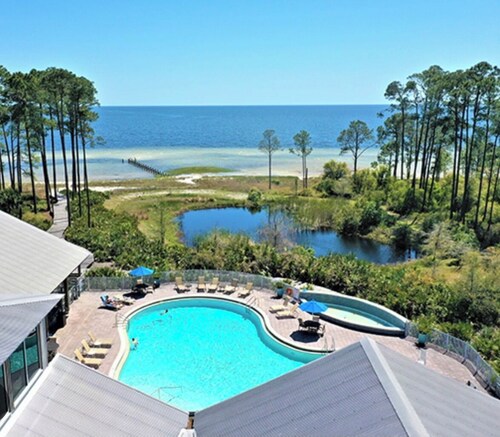 Firefly South: 3,800 sqft - Sleeps 16! 2-min walk to pool and beach!