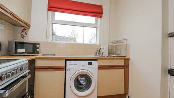 Cottage | Private kitchen | Cookware/dishes/utensils