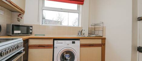 Cottage | Cuisine privée | Batterie de cuisine, vaisselle et ustensiles