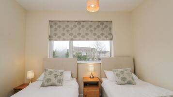 Cottage | 2 bedrooms, individually decorated, individually furnished, free WiFi