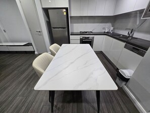 Kühlschrank, Ofen, Herdplatte, Geschirrspüler