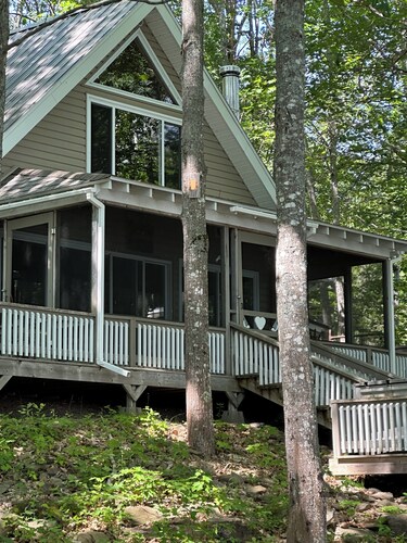 Private Waterfront Getaway