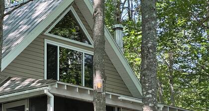 Private Waterfront Getaway